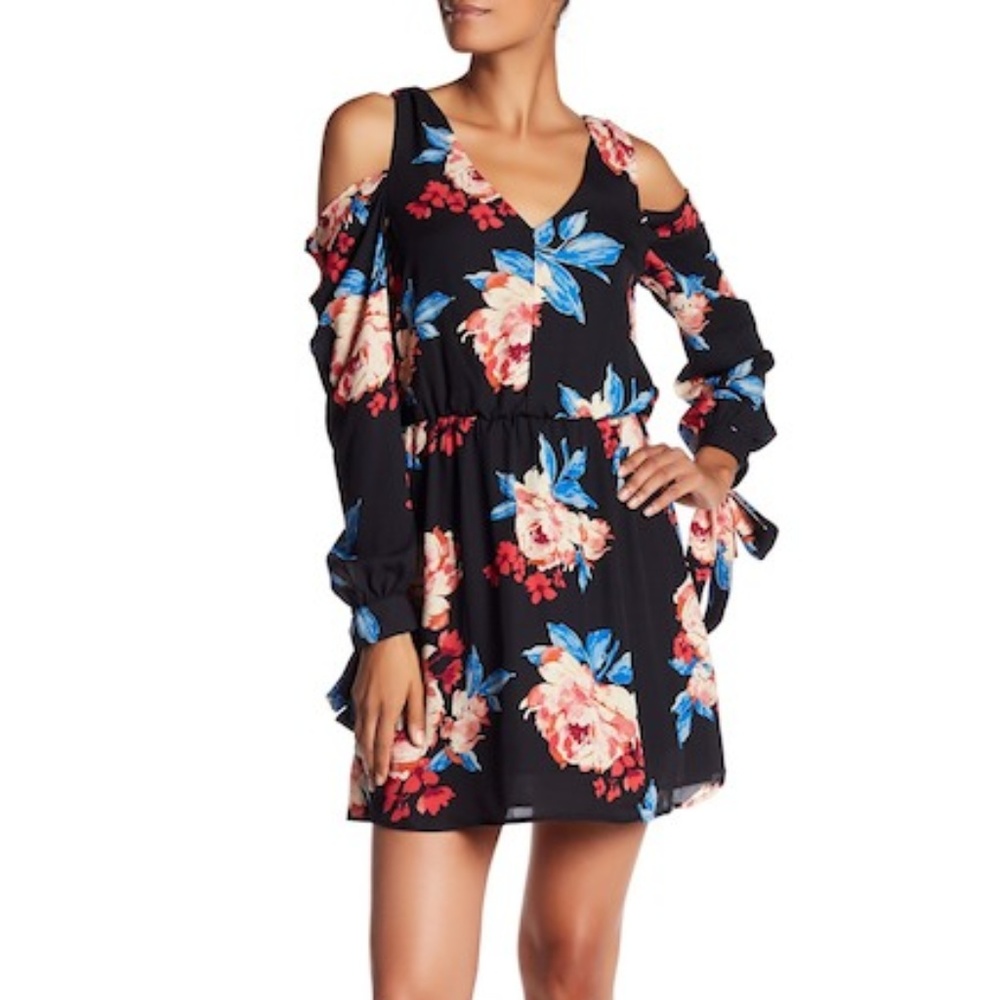 NWT Charles Henry Cold Shoulder Floral Dress